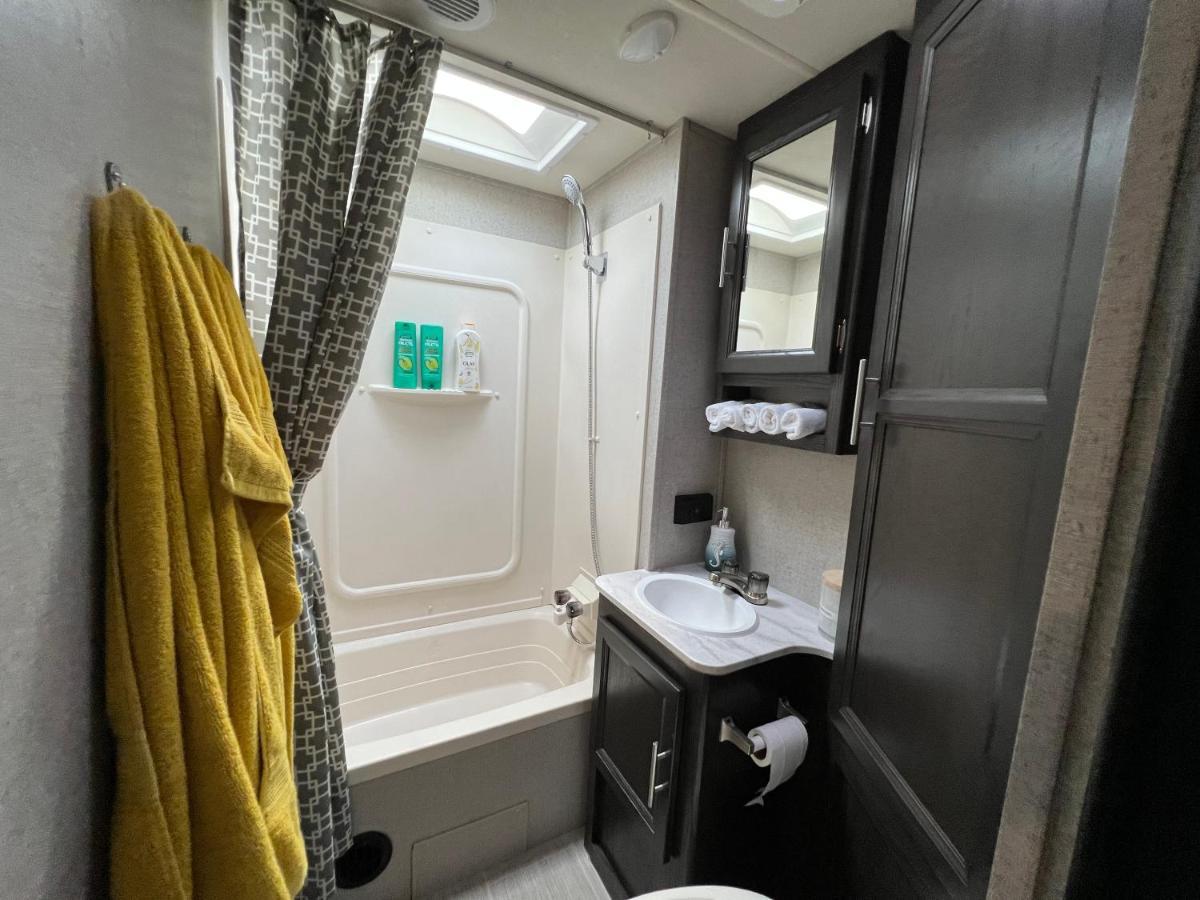 Lake Front Rv Experience Close To Port Canaveral And Kennedy Space Center Hotel Titusville Kültér fotó