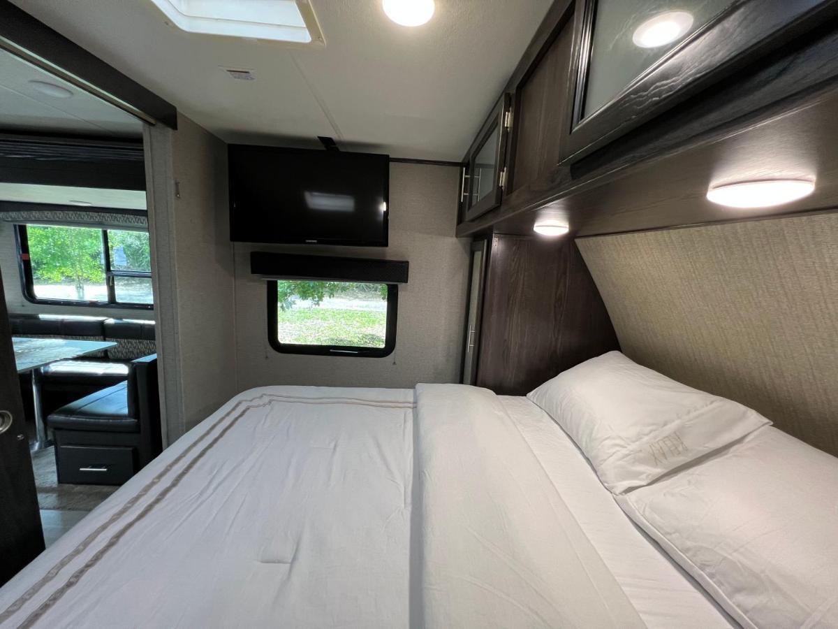 Lake Front Rv Experience Close To Port Canaveral And Kennedy Space Center Hotel Titusville Kültér fotó