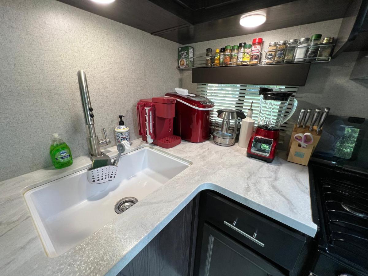 Lake Front Rv Experience Close To Port Canaveral And Kennedy Space Center Hotel Titusville Kültér fotó