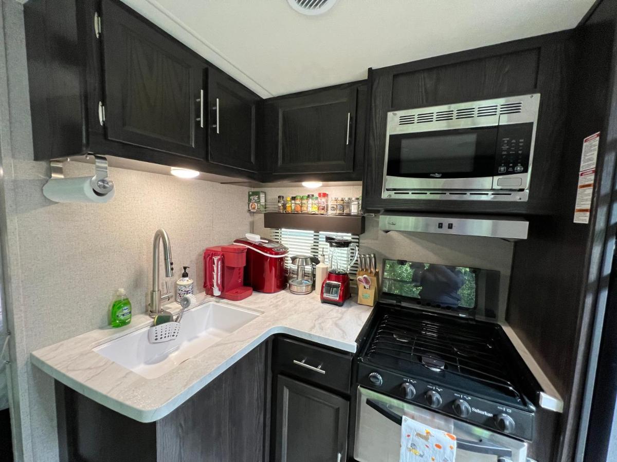 Lake Front Rv Experience Close To Port Canaveral And Kennedy Space Center Hotel Titusville Kültér fotó