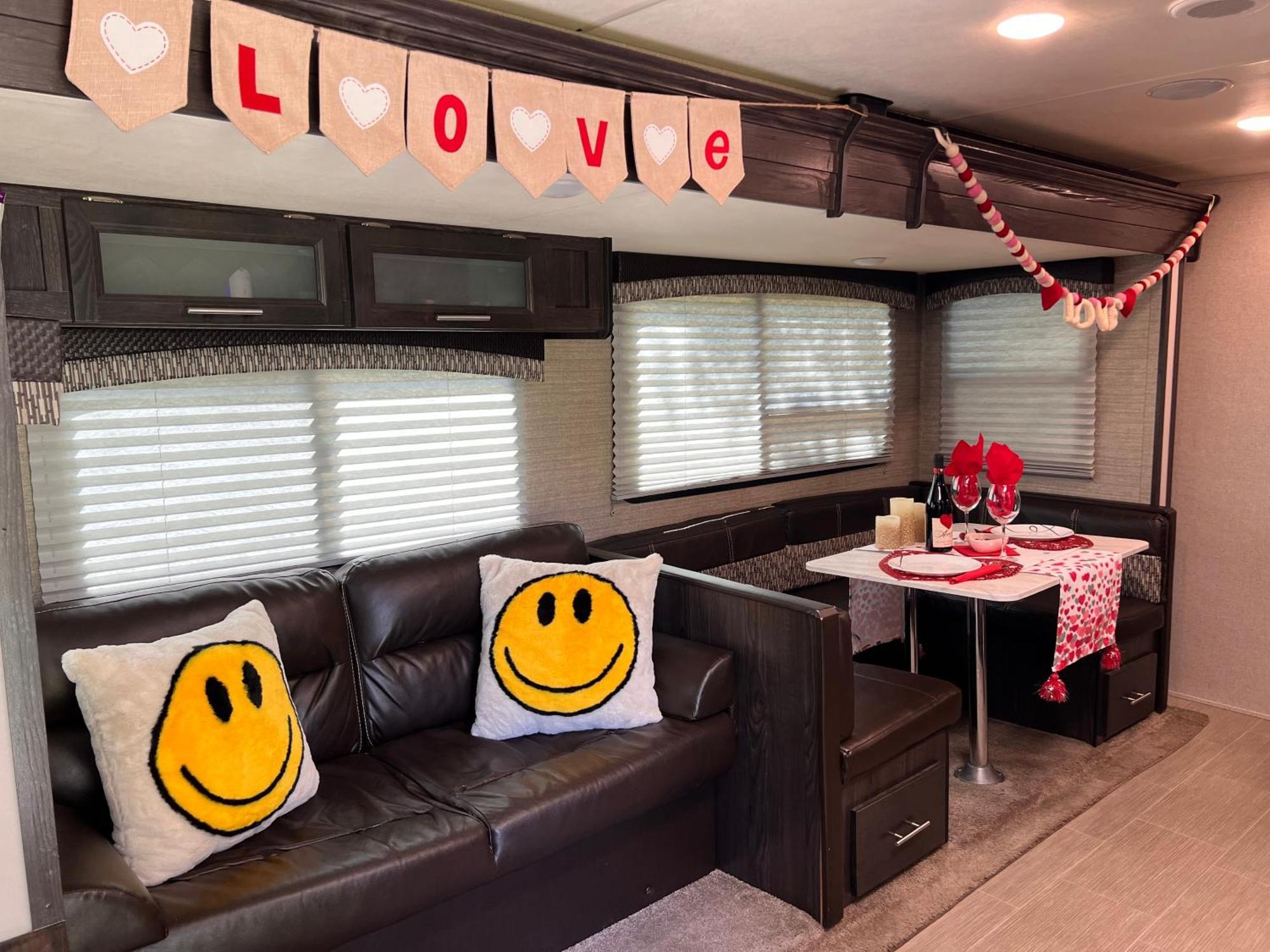 Lake Front Rv Experience Close To Port Canaveral And Kennedy Space Center Hotel Titusville Kültér fotó
